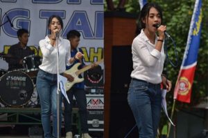 PANGGUNG MUSIK DAN BAZAR PRODUK LOKAL WARNAI BULAN BHAKTI KARANG TARUNA