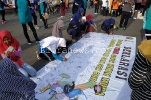 SERU! CAR FREE DAY DIWARNAI DEKLARASI ANTI NIKAH DINI