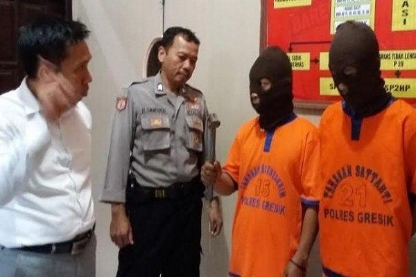 Dua begal asal blora mendekam di Polsek Manyar Polres Gresik