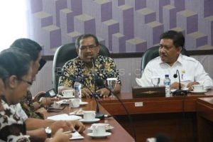 BUPATI PERINTAHKAN DPUPR ANGGARKAN PEMBEBASAN LAHAN JEMBATAN KRADENAN-NGRAHO