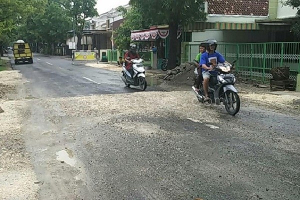 GUNDUKAN BEKAS GALIAN GORONG-GORONG ANCAM KESELAMATAN PENGGUNA JALAN