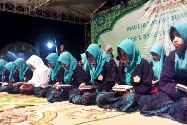 NISFU SANAH DI PESANTREN AL ALIF: SANTRI DIUJI BACA KITAB GUNDUL