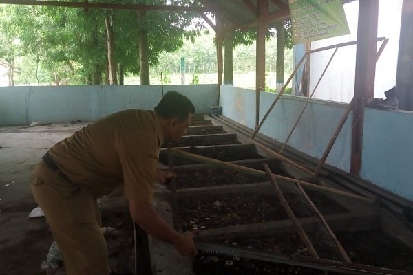 LEBIH DEKAT DENGAN LALAT HITAM, PENGURAI SAMPAH RAMAH LINGKUNGAN