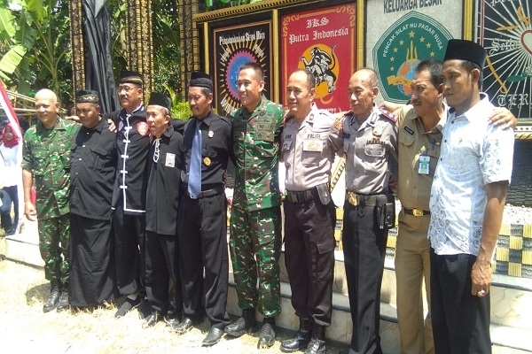 Peresmian Tugu Paseduluran Pencak Silat yang berlokasi di Pertigaan Taman Pasar Desa Ketuwan Kecamatan Kedungtuban Kabupaten Blora