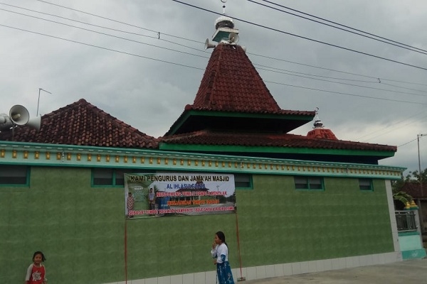 Spanduk di Masjid Al Ihlasul Falah Desa Getas Kecamatan Cepu Kabuapaten Blora