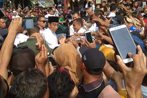 Presiden RI, Joko Widodo dari Ngawi menuju Rembang