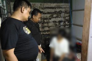 TRAGIS, NENEK INI TEMUKAN CUCUNYA TEWAS GANTUNG DIRI