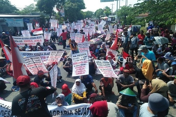 POLEMIK TANAH: PEMKAB BUNGKAM, WARGA CEPU TURUN KE JALAN