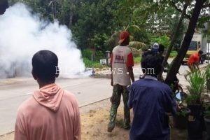 TABRAK MOTOR HINGGA TERBAKAR, PENGEMUDI XENIA AMANKAN DIRI KE MAPOLSEK