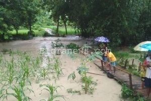 JEMBATAN DARURAT PUTUS, HARUS PUTAR DESA UNTUK MENUJU SEKOLAH