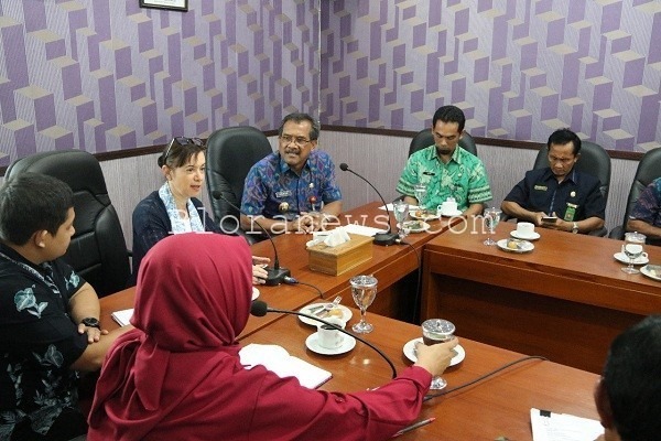 Kepala Perlindungan Anak UNICEF Indonesia, Amanda Bissex bersama Bupati Blora Djoko Nugroho