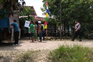 BERJAGA DI TPS PERBATASAN, JALAN RUSAK BUKAN HAMBATAN