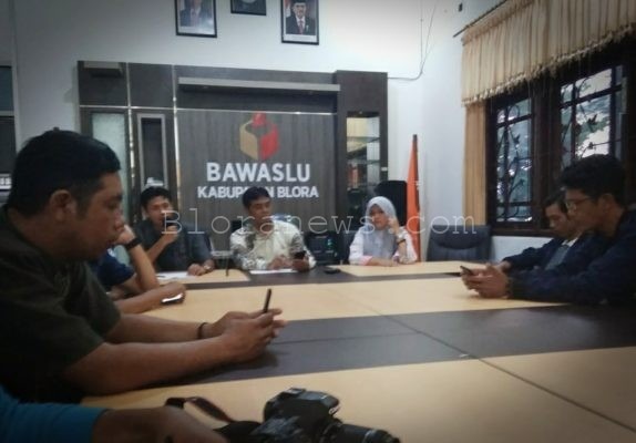 CALEG DPRD TERIMA HASIL PEMILU, BAWASLU BLORA: INI BUKTI KEBERHASILAN KITA!
