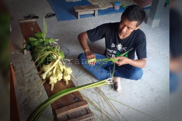 SEPEKAN USAI IDUL FITRI, WARGA RAYAKAN LEBARAN KETUPAT