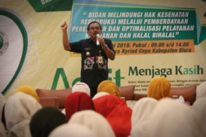 BUPATI KOKOK: HANYA ORANG HEBAT YANG MEMILIH PROFESI BIDAN!