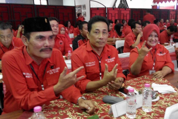 HM Dasum (berpeci) kembali memimpin DPC PDI Perjuangan Kabupaten Blora Blora- DPP PDI Perjuangan (PDI P) tel