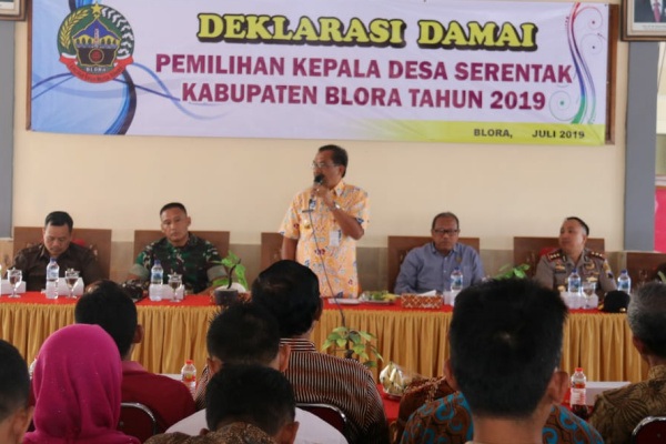 Bupati Blora Djoko Nugroho dalam Deklarasi Damai Pilkades Serentak 2019 di Pendopo Kecamatan Jepon