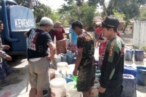 SENDANGGAYAM KEKERINGAN, ANSOR DAN DINSOS DROPING AIR BERSIH