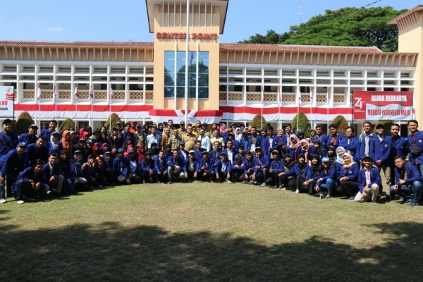 Mahasiswa Universitas Negeri Yogyakarta bersama jajaran Pemkab Blora