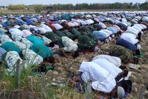 RIBUAN WARGA IKUTI ISTISQA, BERHARAP HUJAN SEGERA TURUN