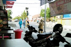 PENJUAL ABATE RESAHKAN WARGA, DINKES: KALAU TANPA SURAT TUGAS, TOLAK SAJA!