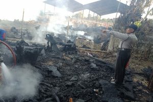 BAHAN MEBEL LUDES TERBAKAR, DIDUGA AKIBAT PUNTUNG ROKOK