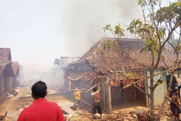 Sebanyak 5 rumah di Desa Srigading RT 03 RW 01 Kecamatan Ngawen Kabupaten Blora ludes dilalap api