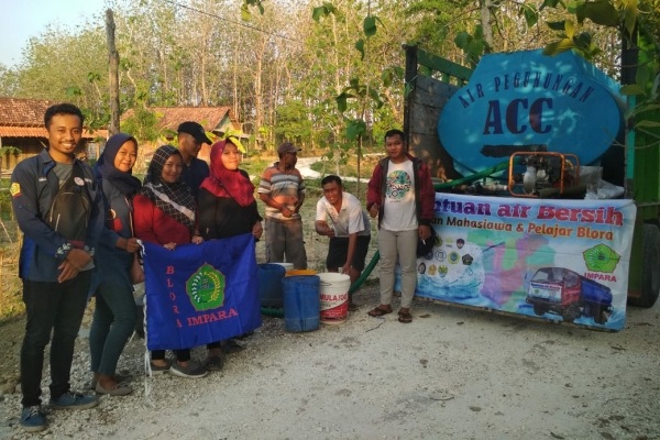 Impara Semarang menggelar bakti sosial distribusi air bersih di Kampung Samin, Dusun Karangpace Desa Klopoduwur Kecamatan Banjarejo Kabupaten Blora