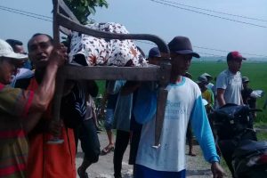 PETANI DI KEDUNGTUBAN TEWAS TERSETRUM JEBAKAN TIKUS LISTRIK