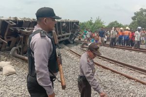 RATUSAN PERLINTASAN KERETA API TAK DIJAGA