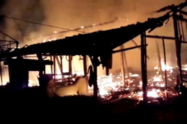 Kebakaran di rumah milik Samijan (65) di Dusun Tengger RT 06 RW 03 Desa Tempellemahbang Kecamatan Jepon Kabupaten Blora