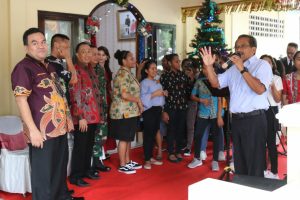 FORKOMPIMDA BLORA RAYAKAN NATAL BERSAMA PELAJAR PAPUA