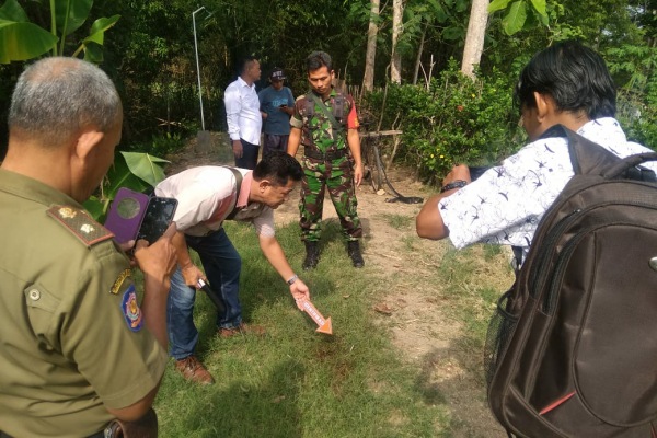 Aparat di lokasi terjadinya peristiwa pembacokan, di Dusun Ngrayung Desa Brumbung Kecamatan Jepon Kabupaten Blora