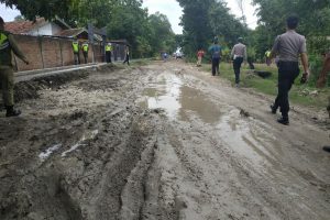 AKSES JALAN MENUJU BANDARA NGLORAM JADI SOROTAN