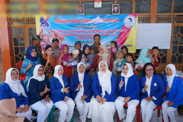 Gerakan Makan (Gema) 2000 butir telur oleh Ikatan Wanita Pengusaha Indonesia (IWAPI) Kabupaten Blora