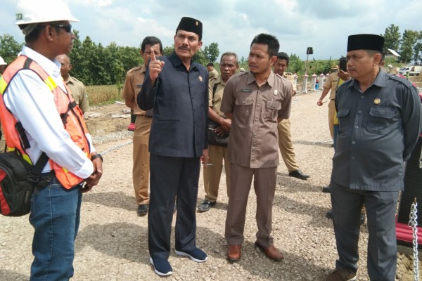 Pimpinan DPRD Kabupaten Blora melakukan inspeksi mendadak (Sidak) di Embung Kedung Sambi di Desa Klopoduwur Kecamatan Banjarejo
