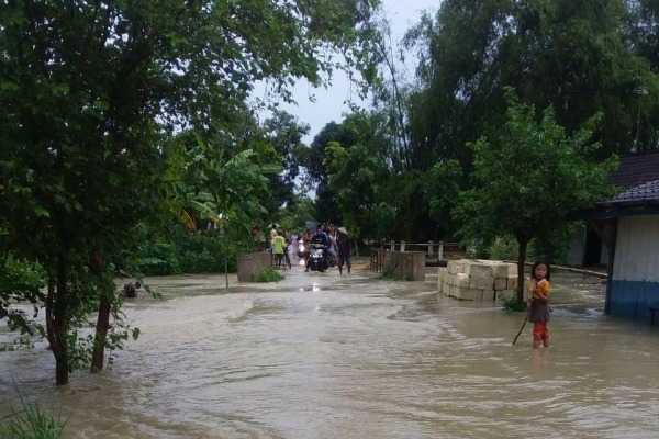 Genangan air akibat hujan deras di Dusun Roworejo Desa Plosorejo Kecamatan Kunduran Kabupaten Blora