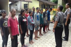 APARAT AMANKAN BELASAN ANAK JALANAN