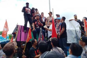 PENANGANAN KORUPSI MANDUL, KOALISI MASYARAKAT ANTI KORUPSI GELAR DEMO