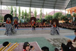 PENTAS BARONGAN MERIAHKAN PELANTIKAN BANTARA SMA NEGERI 1 RANDUBLATUNG