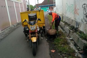 KEPALA DLH BLORA: PETUGAS KEBERSIHAN KOTA TETAP BEKERJA SEPERTI BIASA