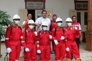 PMI BLORA LAYANI PENYEMPROTAN DESINFEKTAN GRATIS UNTUK KANTOR DAN TEMPAT IBADAH
