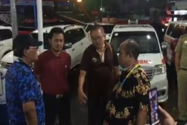 PULANG KUNKER DARI LOMBOK, ANGGOTA DPRD BLORA CEKCOK DENGAN PETUGAS DINKES