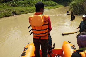 ARUS DERAS JADI KENDALA PENCARIAN KORBAN HANYUT SUNGAI WULUNG