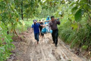 SOSOK MAYAT PRIA PARUH BAYA DITEMUKAN DI TENGAH HUTAN