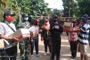KERJA SAMA DENGAN KARANG TARUNA, SAKA BHAYANGKARA BAGIKAN MASKER