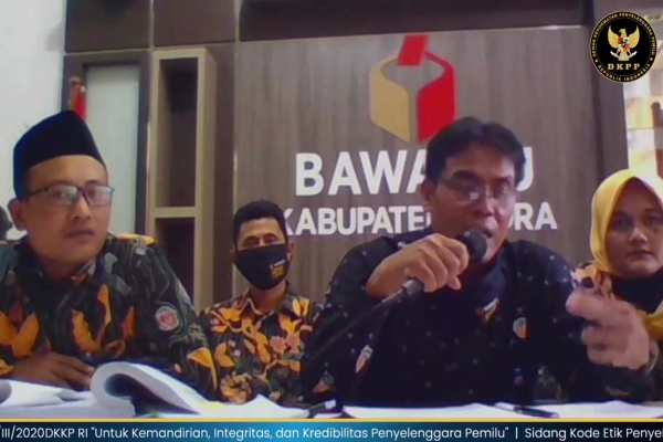 TOK! 5 KOMISIONER BAWASLU BLORA DISANKSI PERINGATAN DKPP