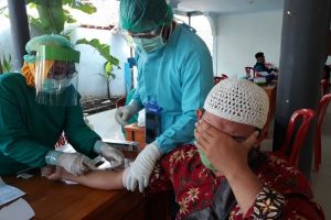 JAJARAN KPU KABUPATEN BLORA LAKUKAN RAPID TEST