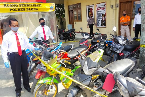 17 barang bukti sepeda motor