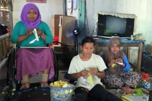 PENYANDANG DISABILITAS DI BLORA INI BANJIR PESANAN ALAT PELINDUNG WAJAH